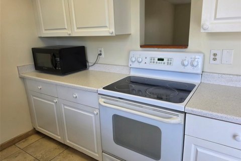 Condo in Winter Park, Florida, 2 bedrooms  № 2216304 - photo 11