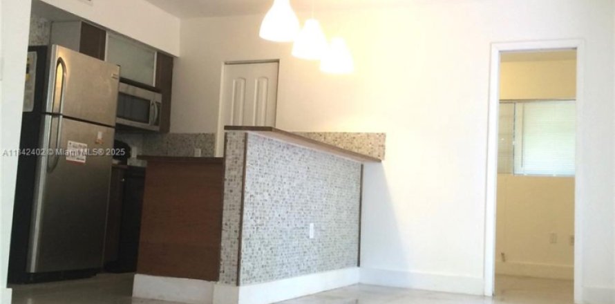 Villa ou maison à Miami Beach, Floride 3 chambres, 102.19 m2 № 1834147