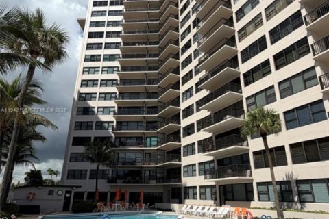 Copropriété à louer à Fort Lauderdale, Floride: 1 chambre, 76.64 m2 № 1999781 - photo 2
