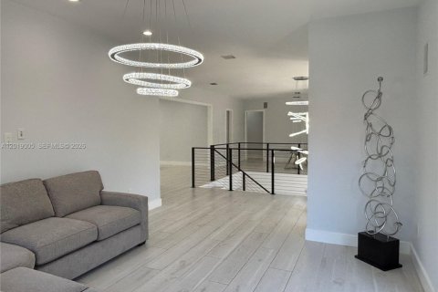 Купить виллу или дом в Корал-Гейблс, Флорида 5 спален, 434.32м2, № 2077559 - фото 15