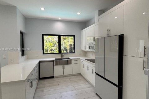 Купить виллу или дом в Корал-Гейблс, Флорида 5 спален, 434.32м2, № 2077559 - фото 17