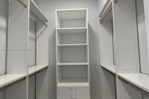 Купить виллу или дом в Корал-Гейблс, Флорида 5 спален, 434.32м2, № 2077559 - фото 25