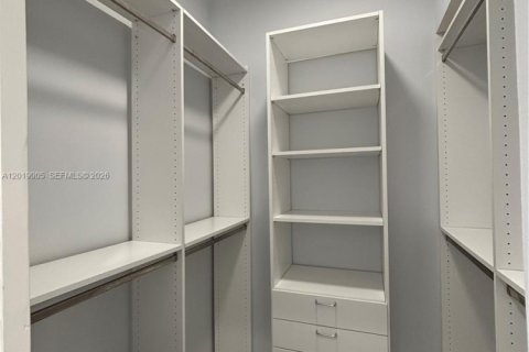 Купить виллу или дом в Корал-Гейблс, Флорида 5 спален, 434.32м2, № 2077559 - фото 27