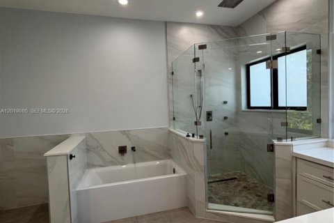 Купить виллу или дом в Корал-Гейблс, Флорида 5 спален, 434.32м2, № 2077559 - фото 24
