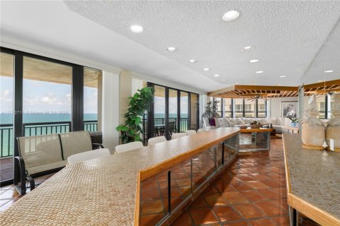 Condo in Bal Harbour, Florida, 4 bedrooms  № 1868622 - photo 5
