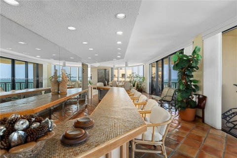 Condo in Bal Harbour, Florida, 4 bedrooms  № 1868622 - photo 4