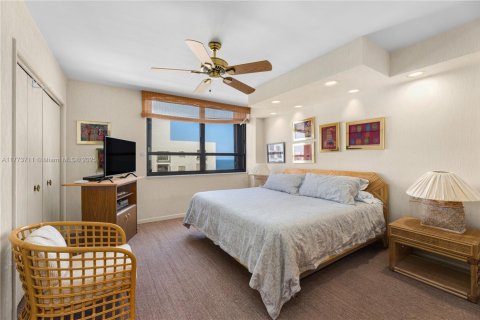 Condo in Bal Harbour, Florida, 4 bedrooms  № 1868622 - photo 24