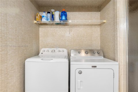 Condo in Bal Harbour, Florida, 4 bedrooms  № 1868622 - photo 27