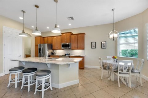 House in Sun City Center, Florida 3 bedrooms, 177.54 sq.m. № 1857718 - photo 12