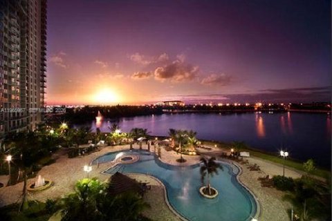 Condo in Sunrise, Florida, 2 bedrooms  № 2027534 - photo 20