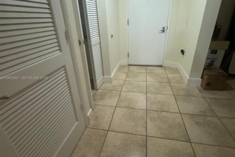 Condo in Sunrise, Florida, 2 bedrooms  № 2027534 - photo 14