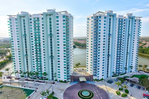 Condo in Sunrise, Florida, 2 bedrooms  № 2027534 - photo 21