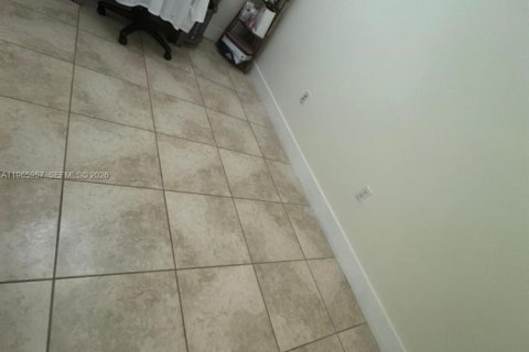 Condo in Sunrise, Florida, 2 bedrooms  № 2027534 - photo 17