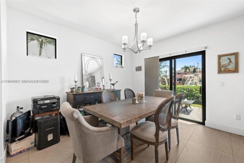 Townhouse in Dania Beach, Florida 3 bedrooms, 182.65 sq.m. № 2000863 - photo 5