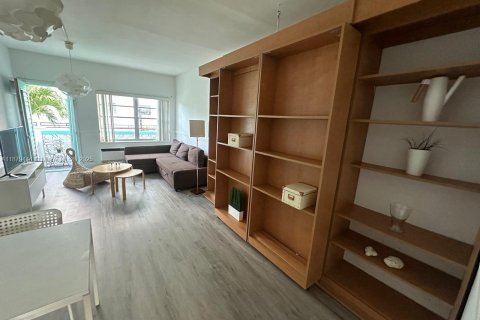 Condo in Miami Beach, Florida  № 1921747 - photo 2