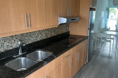 Condo in Miami Beach, Florida  № 1921747 - photo 4