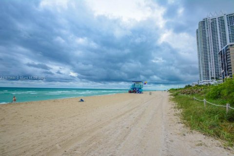 Condo in Miami Beach, Florida  № 1921747 - photo 10