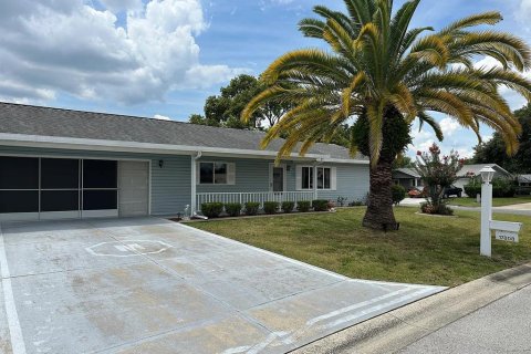 Villa ou maison à louer à Summerfield, Floride: 2 chambres, 106.28 m2 № 2166633 - photo 1