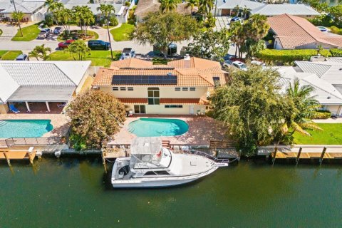 Casa en Pompano Beach, Florida 5 dormitorios, 270.62 m2 № 2271880