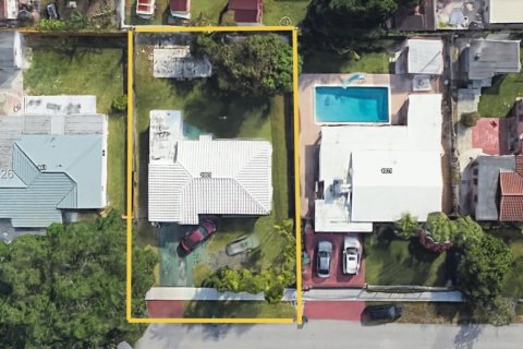 House in Miami, Florida 2 bedrooms № 2011957