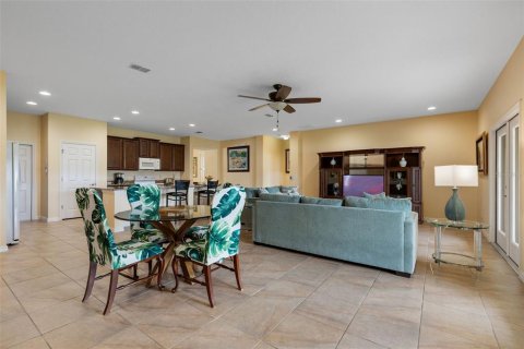 Casa en venta en Eustis, Florida, 4 dormitorios, 291.06 m2 № 1919685 - foto 14