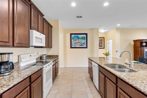 Casa en venta en Eustis, Florida, 4 dormitorios, 291.06 m2 № 1919685 - foto 9