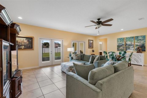 Casa en venta en Eustis, Florida, 4 dormitorios, 291.06 m2 № 1919685 - foto 4
