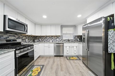 Casa en venta en New Port Richey, Florida, 4 dormitorios, 220.18 m2 № 1910849 - foto 4