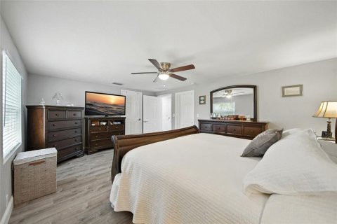 Casa en venta en New Port Richey, Florida, 4 dormitorios, 220.18 m2 № 1910849 - foto 18