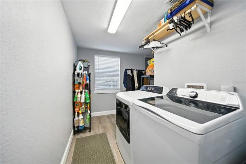 Casa en venta en New Port Richey, Florida, 4 dormitorios, 220.18 m2 № 1910849 - foto 25