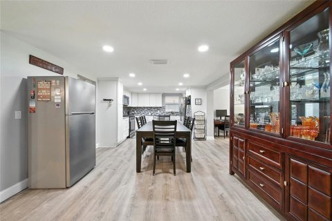 Casa en venta en New Port Richey, Florida, 4 dormitorios, 220.18 m2 № 1910849 - foto 12