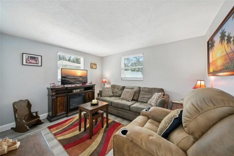 Casa en venta en New Port Richey, Florida, 4 dormitorios, 220.18 m2 № 1910849 - foto 21