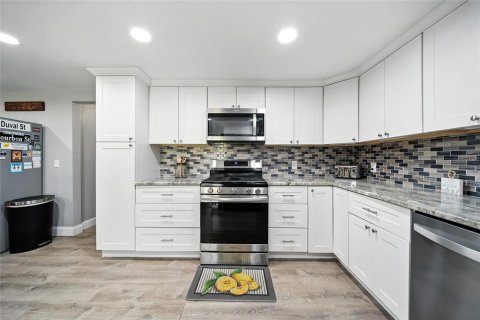 Casa en venta en New Port Richey, Florida, 4 dormitorios, 220.18 m2 № 1910849 - foto 11