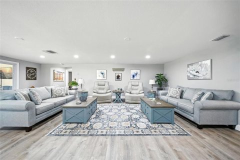 Casa en venta en New Port Richey, Florida, 4 dormitorios, 220.18 m2 № 1910849 - foto 5