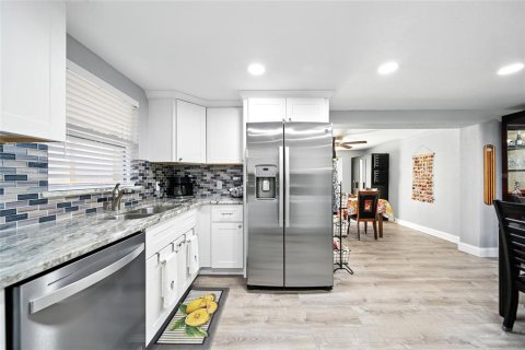 Casa en venta en New Port Richey, Florida, 4 dormitorios, 220.18 m2 № 1910849 - foto 10