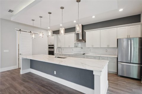Casa en venta en Orlando, Florida, 4 dormitorios, 293.57 m2 № 2102681 - foto 5