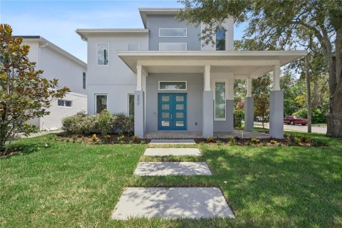 House in Orlando, Florida 4 bedrooms, 293.57 sq.m. № 2102681