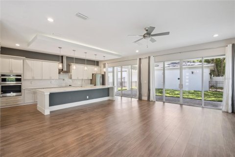 Casa en venta en Orlando, Florida, 4 dormitorios, 293.57 m2 № 2102681 - foto 4