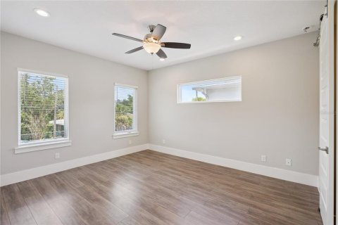 Casa en venta en Orlando, Florida, 4 dormitorios, 293.57 m2 № 2102681 - foto 19