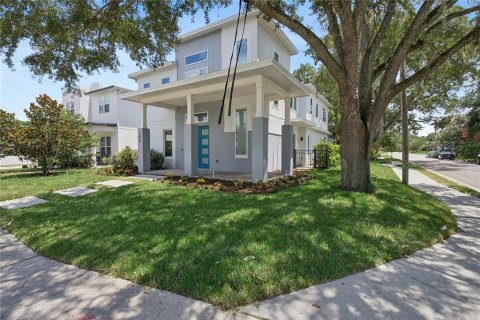 Casa en venta en Orlando, Florida, 4 dormitorios, 293.57 m2 № 2102681 - foto 3