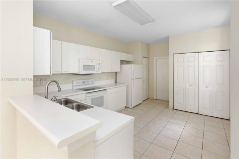 Adosado en venta en Weston, Florida, 4 dormitorios, 171.96 m2 № 1984440 - foto 8