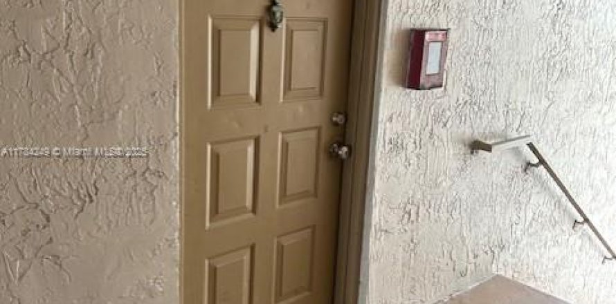 Condominio en Miami, Florida, 4 dormitorios № 1701187