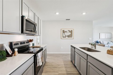 House in Lake Wales, Florida 4 bedrooms, 169.83 sq.m. № 2220006 - photo 4