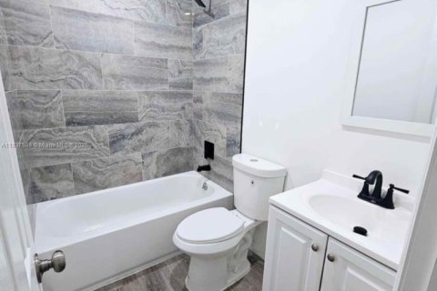 House in Miami, Florida 3 bedrooms, 89.19 sq.m. № 1822212 - photo 9