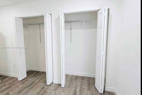 House in Miami, Florida 3 bedrooms, 89.19 sq.m. № 1822212 - photo 8