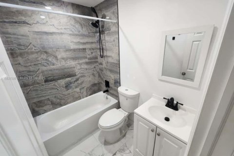 House in Miami, Florida 3 bedrooms, 89.19 sq.m. № 1822212 - photo 11