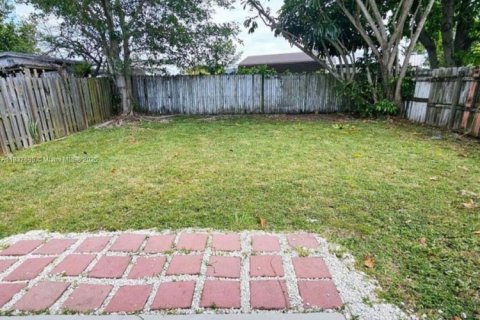 House in Miami, Florida 3 bedrooms, 89.19 sq.m. № 1822212 - photo 10