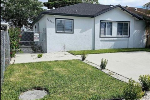 House in Miami, Florida 3 bedrooms, 89.19 sq.m. № 1822212 - photo 1