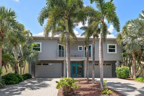 House in Belleair Beach, Florida 3 bedrooms, 278.24 sq.m. № 2273247