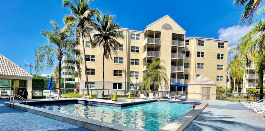 Condominio en Doral, Florida, 1 dormitorio  № 2056708